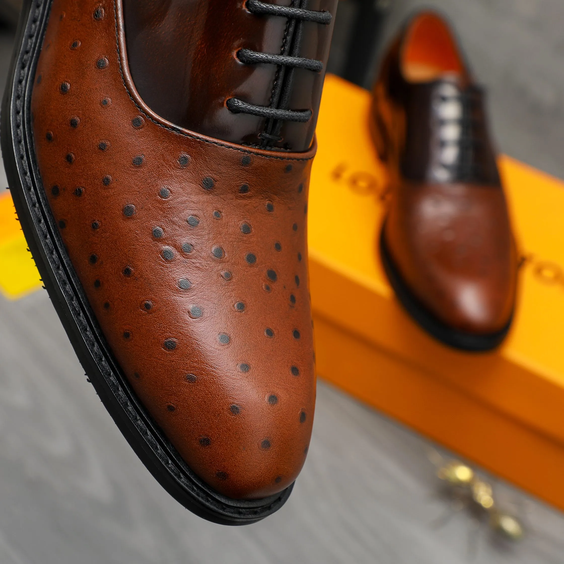 Men's shoes 💰p460 Product trademark: LV (Louis Vuitton) business lace-up formal leather shoes. Regular size: 39-44 (38.45 custom-made, non-refundable) Product materials: Selected high-quality ostrich pattern cowhide spliced ​​with pearlescent cowhide upper, cowhide lining, original rubber outsole